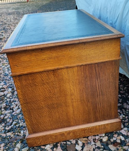 FINE 19C GOTHIC OAK DESK - ADDITIONAL PHOTO 5