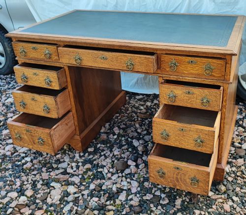 FINE 19C GOTHIC OAK DESK - ADDITIONAL PHOTO 7