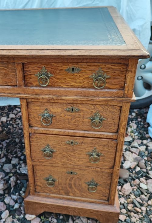 FINE 19C GOTHIC OAK DESK - ADDITIONAL PHOTO 9