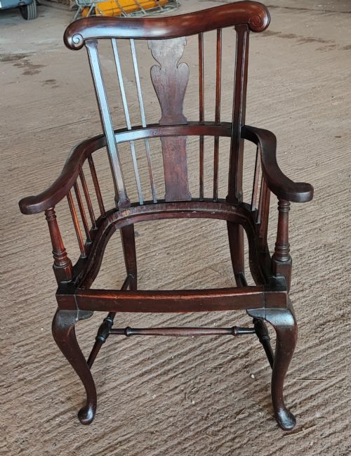 A QUALITY MAHOGANY WINDSOR ARMCHAIR BY BIRCH AND CO FOR LIBERTY OF LONDON - ADDITIONAL PHOTO 2