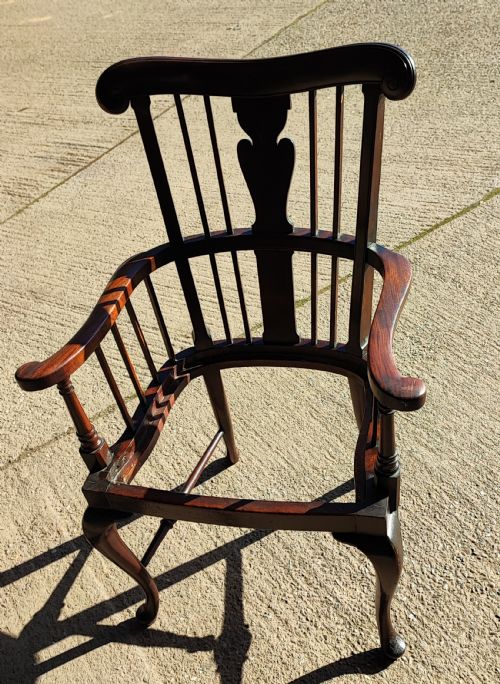 A QUALITY MAHOGANY WINDSOR ARMCHAIR BY BIRCH AND CO FOR LIBERTY OF LONDON - ADDITIONAL PHOTO 4