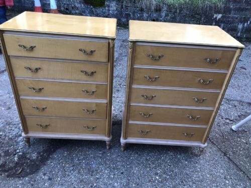 AN ATTRACTIVE PAIR OF ANTIQUE SATINWOOD AND GILDED CHEST OF DRAWERS 2 X CHESTS - ADDITIONAL PHOTO 1