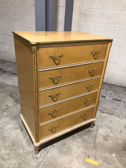 AN ATTRACTIVE PAIR OF ANTIQUE SATINWOOD AND GILDED CHEST OF DRAWERS 2 X CHESTS - ADDITIONAL PHOTO 2
