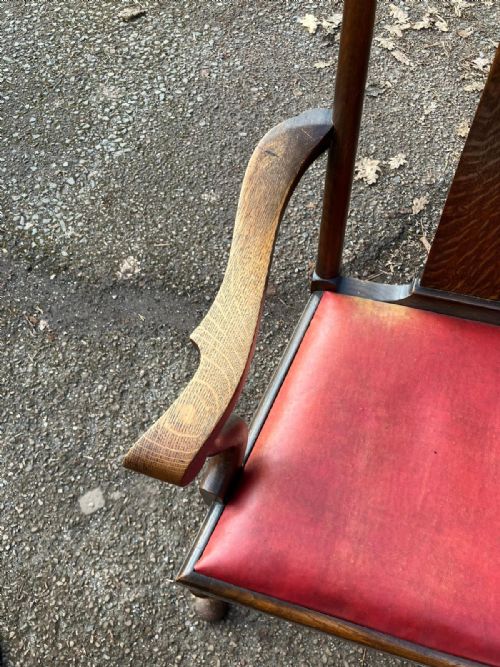 A FINE PAIR OF ARTS AND CRAFTS OAK DESK ARMCHAIRS - ADDITIONAL PHOTO 4