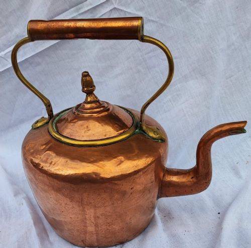 Large Georgian Copper Kettle.