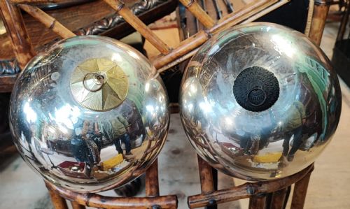 2 X LARGE ANTIQUE SILVER COLOUR WITCHES BALLS - ADDITIONAL PHOTO 4