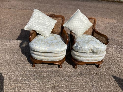 a good pair of antique walnut armchairs - CATEGORY: ANTIQUE CHAIRS - DATED 1920