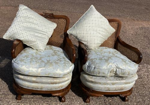 A GOOD PAIR OF ANTIQUE WALNUT ARMCHAIRS - ADDITIONAL PHOTO 3