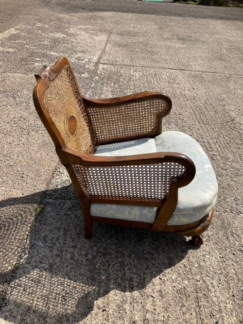 A GOOD PAIR OF ANTIQUE WALNUT ARMCHAIRS - ADDITIONAL PHOTO 6