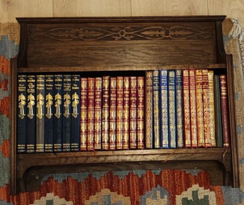 art's and crafts oak table bookshelf with a collection of 28 classic novels - CATEGORY: ANTIQUE FURNITURE - DATED 1900