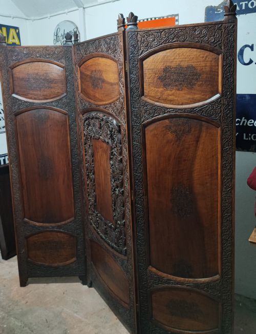 fine anglo indian 3 fold carved hardwood screen - CATEGORY: ANTIQUE MISCELLANEOUS - DATED 19TH CENTURY