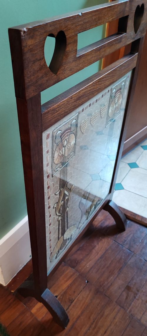 A LIBERTY OF LONDON WALNUT AND SILK EMBROID ART NOUVEAU FIRE SCREEN - ADDITIONAL PHOTO 10