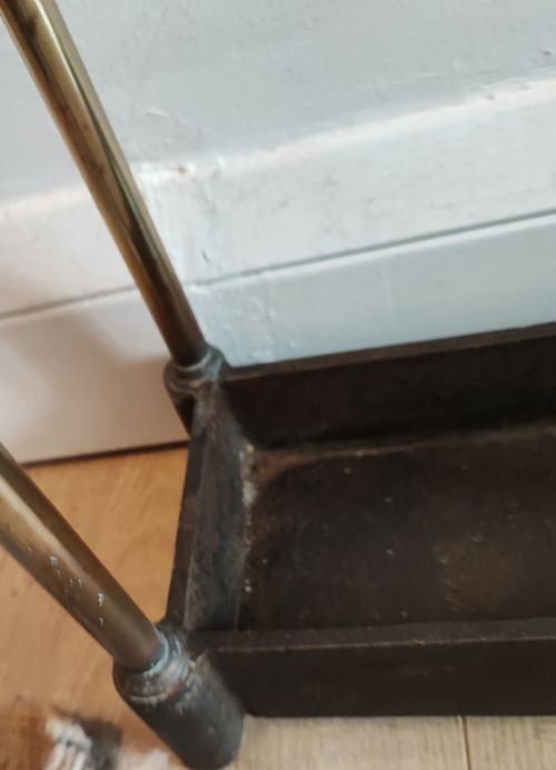 A 19C NARROW 5 DIVISION BRASS AND CAST IRON UMBRELLA STAND - ADDITIONAL PHOTO 7