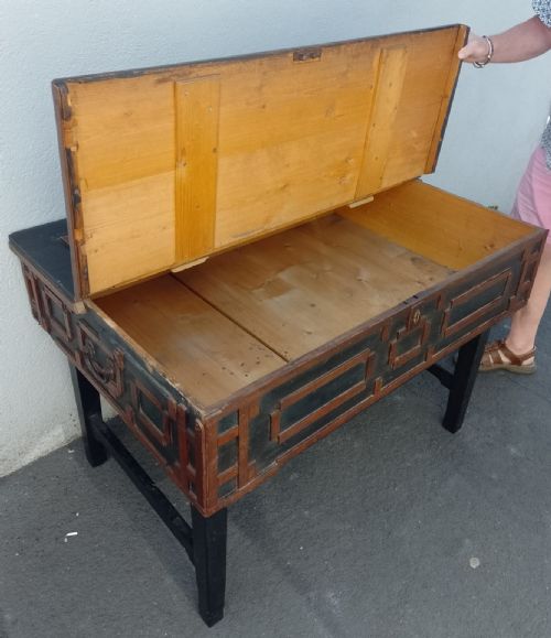ANTIQUE AND UNUSUAL EBONIZED AND DECORATED TRUNK ON STAND - ADDITIONAL PHOTO 1
