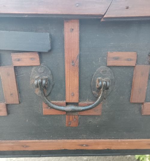 ANTIQUE AND UNUSUAL EBONIZED AND DECORATED TRUNK ON STAND - ADDITIONAL PHOTO 5