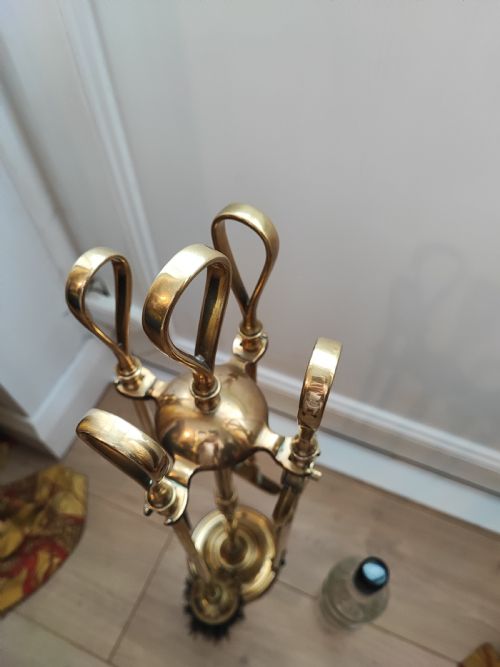 VICTORIAN SET OF BRASS FIRE IRONS - ADDITIONAL PHOTO 8