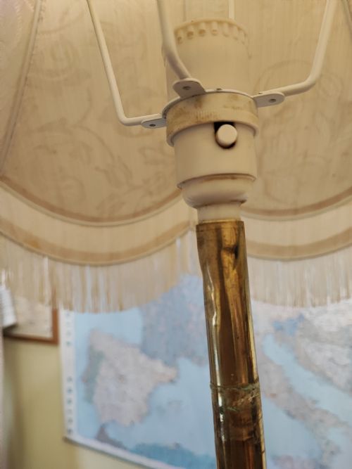 VICTORIAN BRASS TELESCOPIC STANDARD LAMP WITH SHADE - ADDITIONAL PHOTO 4