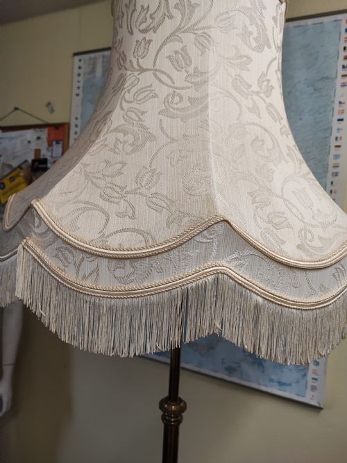 VICTORIAN BRASS TELESCOPIC STANDARD LAMP WITH SHADE - ADDITIONAL PHOTO 5