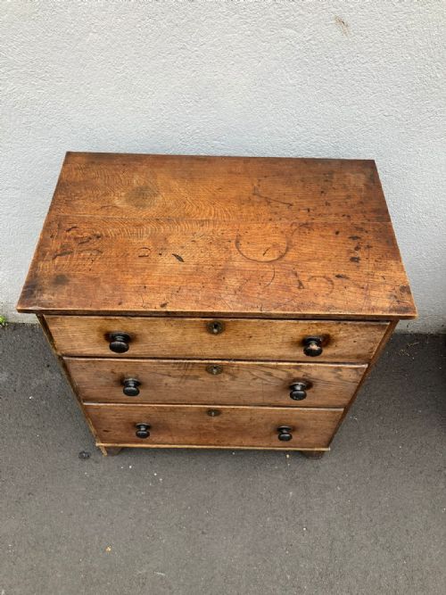 CHARMING GEORGE III OAK CHEST OF SMALL SIZE - ADDITIONAL PHOTO 1
