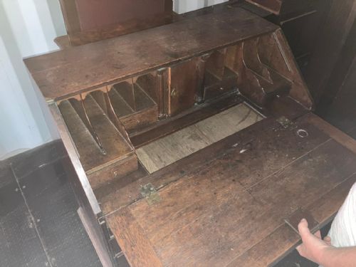 EARLY 18C OAK BUREAU - ADDITIONAL PHOTO 6