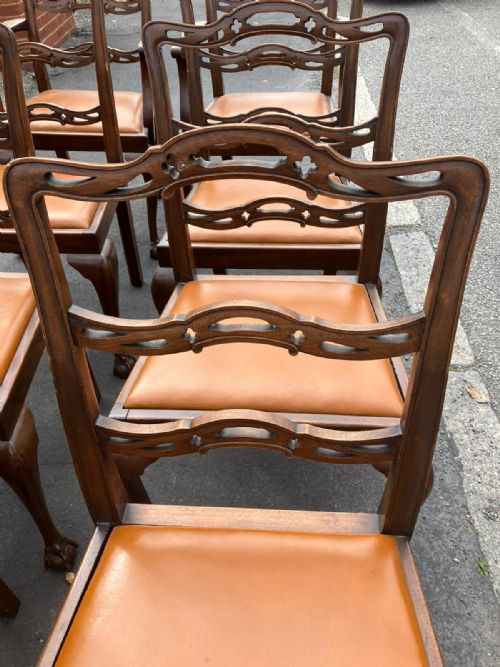 LATE VICTORIAN MAHOGANY 3 LEAF DINING TABLE AND 8 MATCHING CHAIRS - ADDITIONAL PHOTO 2