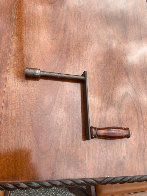 LATE VICTORIAN MAHOGANY 3 LEAF DINING TABLE AND 8 MATCHING CHAIRS - ADDITIONAL PHOTO 5