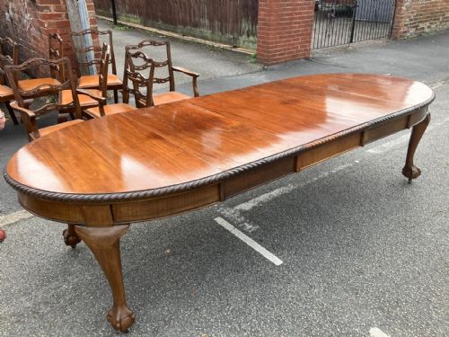 LATE VICTORIAN MAHOGANY 3 LEAF DINING TABLE AND 8 MATCHING CHAIRS - ADDITIONAL PHOTO 6