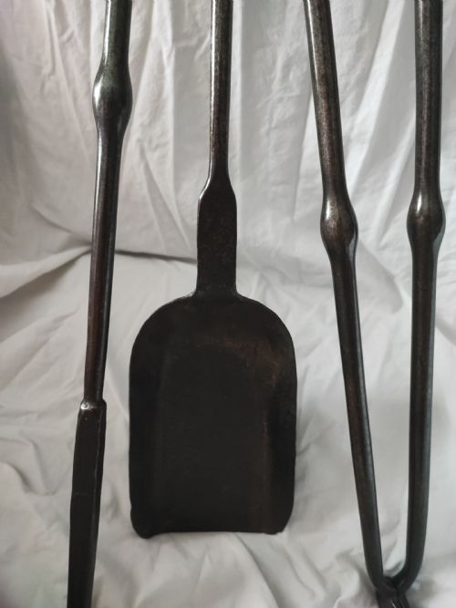 A GEORGE III SET OF POLISHED STEEL FIRE IRONS - ADDITIONAL PHOTO 1