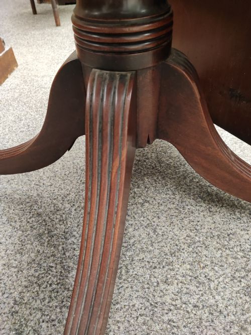 A FINE REGENCY CROSS BANDED MAHOGANY DINING TABLE - ADDITIONAL PHOTO 4