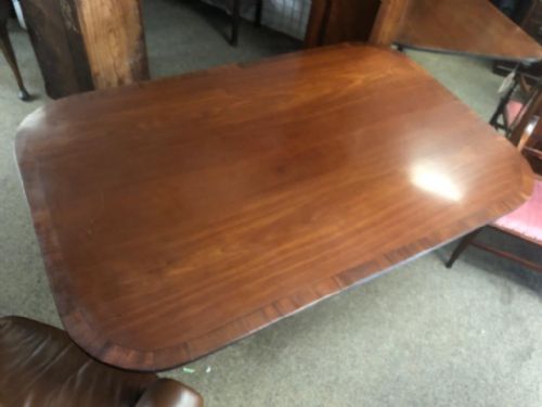 A FINE REGENCY CROSS BANDED MAHOGANY DINING TABLE - ADDITIONAL PHOTO 1