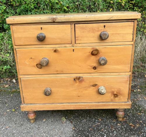a 19c pine chest of drawers - CATEGORY: ANTIQUE CHEST OF DRAWERS - DATED 1880