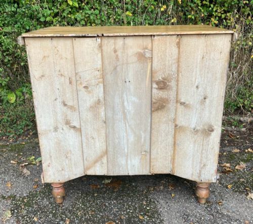 A 19C PINE CHEST OF DRAWERS - ADDITIONAL PHOTO 2