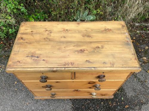 A 19C PINE CHEST OF DRAWERS - ADDITIONAL PHOTO 3