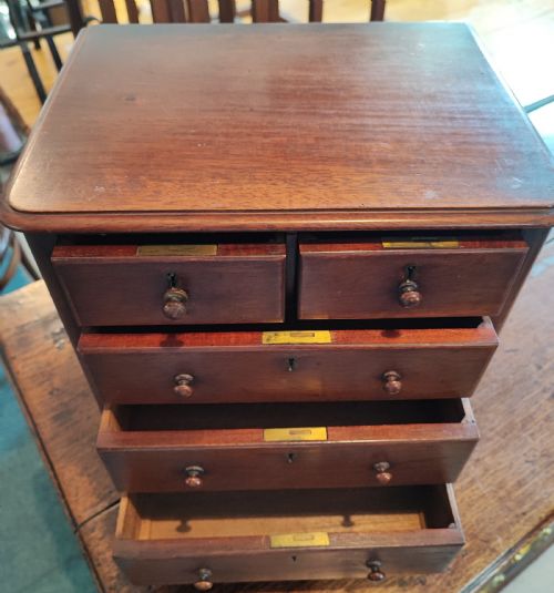 A VICTORIAN MAHOGANY MINIATURE APPRENTICE CHEST OF DRAWERS - ADDITIONAL PHOTO 2