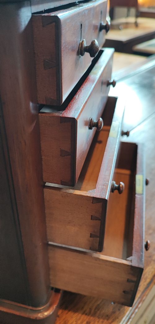 A VICTORIAN MAHOGANY MINIATURE APPRENTICE CHEST OF DRAWERS - ADDITIONAL PHOTO 6