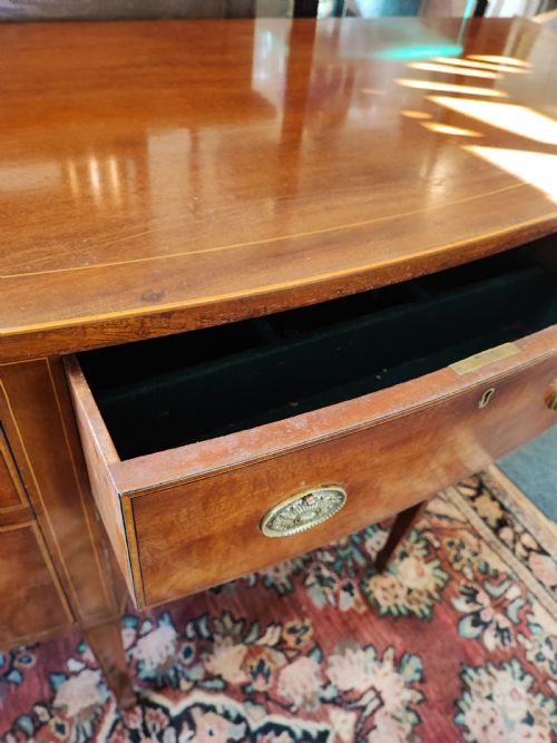 ANTIQUE GEORGE III STYLE MAHOGANY BOW FRONT SIDEBOARD - ADDITIONAL PHOTO 1
