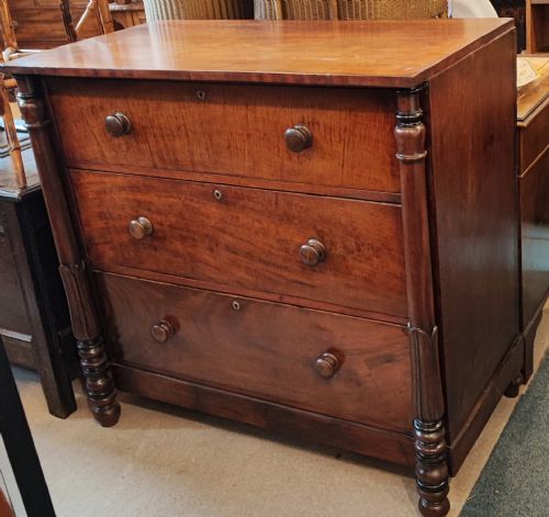 antique william iv chest of drawers in mahogany - CATEGORY: ANTIQUE CHEST OF DRAWERS - DATED 19TH CENTURY