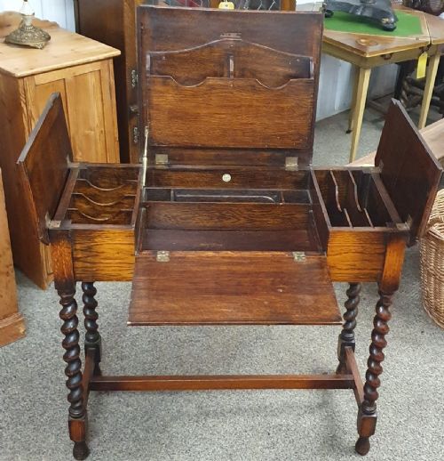 an antique oak britisher desk - CATEGORY: ANTIQUE DESKS - DATED 1910