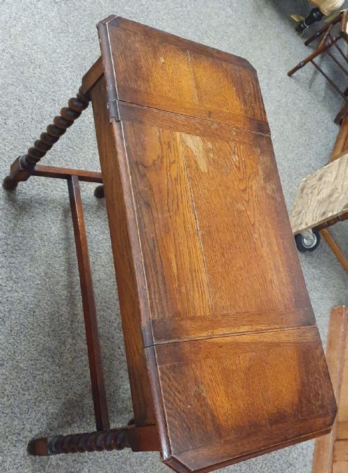 AN ANTIQUE OAK BRITISHER DESK - ADDITIONAL PHOTO 6