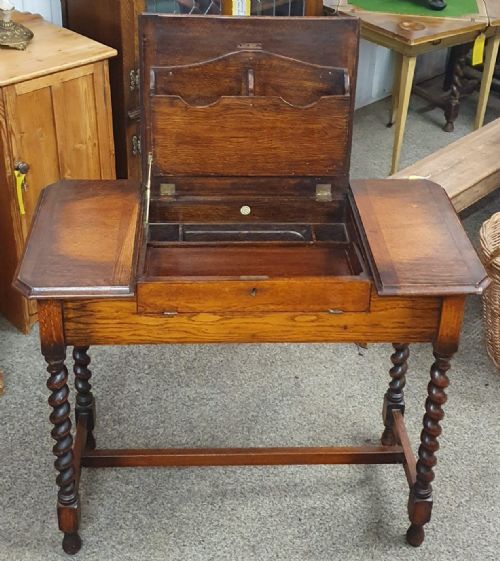 AN ANTIQUE OAK BRITISHER DESK - ADDITIONAL PHOTO 7