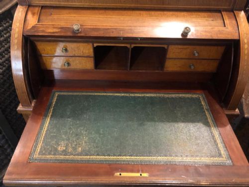 AN EDWARDIAN MAHOGANY AND MARQUETRY CYLINDER DESK - ADDITIONAL PHOTO 4