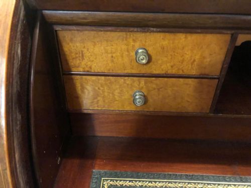 AN EDWARDIAN MAHOGANY AND MARQUETRY CYLINDER DESK - ADDITIONAL PHOTO 5