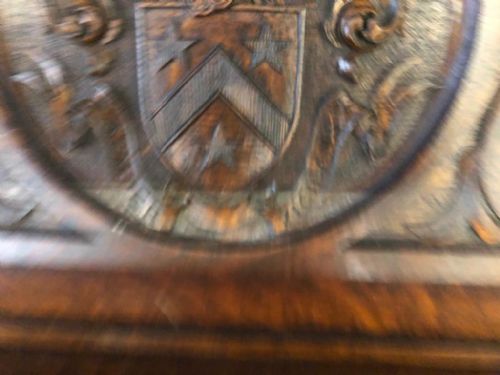 A FINE 19C CARVED OAK HANGING WALL SHELF - ADDITIONAL PHOTO 1