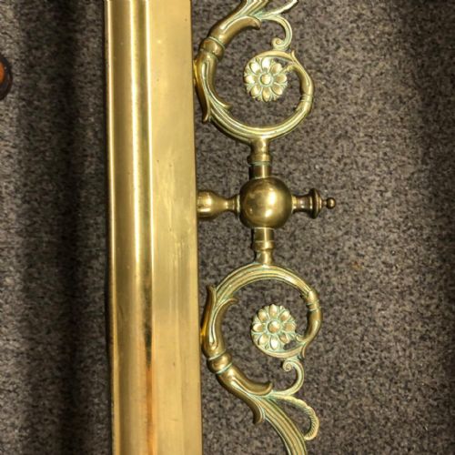 AN ANTIQUE QUALITY BRASS SCROLLED FENDER - ADDITIONAL PHOTO 3