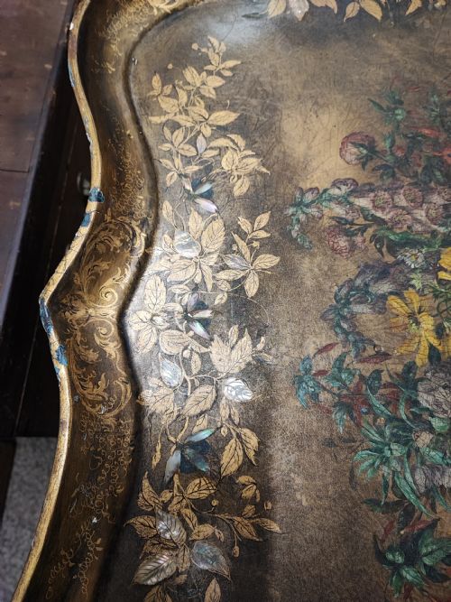 A LARGE REGENCY GOLD LACQUER AND MOTHER OF PEARL INLAID PAPER MACHE TRAY - ADDITIONAL PHOTO 8