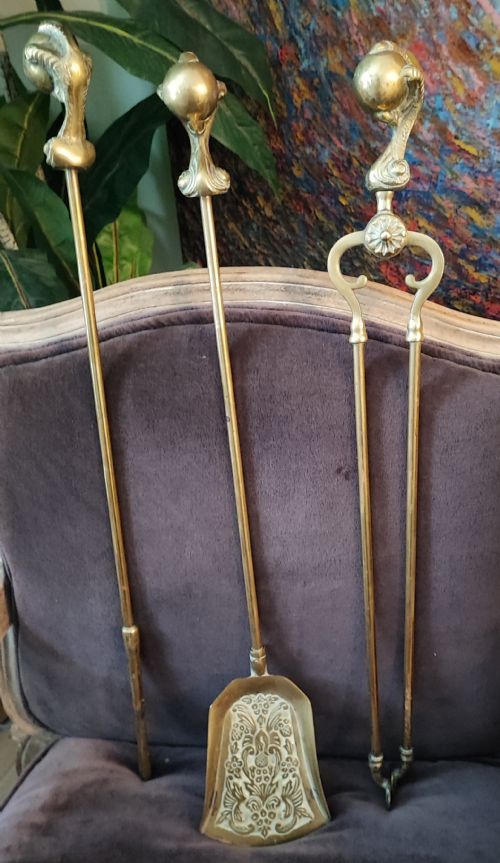 a heavy set of 3 ball and claw brass fire irons - CATEGORY: ANTIQUE FIREPLACES - DATED 1930