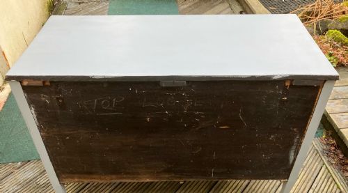 A PRETTY ANTIQUE PAINTED CHEST OF DRAWERS - ADDITIONAL PHOTO 3