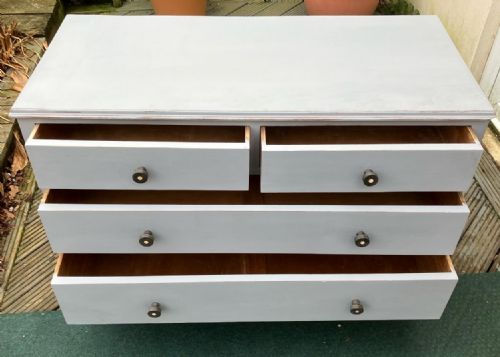 A PRETTY ANTIQUE PAINTED CHEST OF DRAWERS - ADDITIONAL PHOTO 5