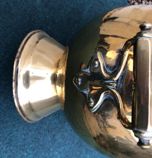 A FINE VICTORIAN BRASS COAL SCUTTLE - ADDITIONAL PHOTO 4
