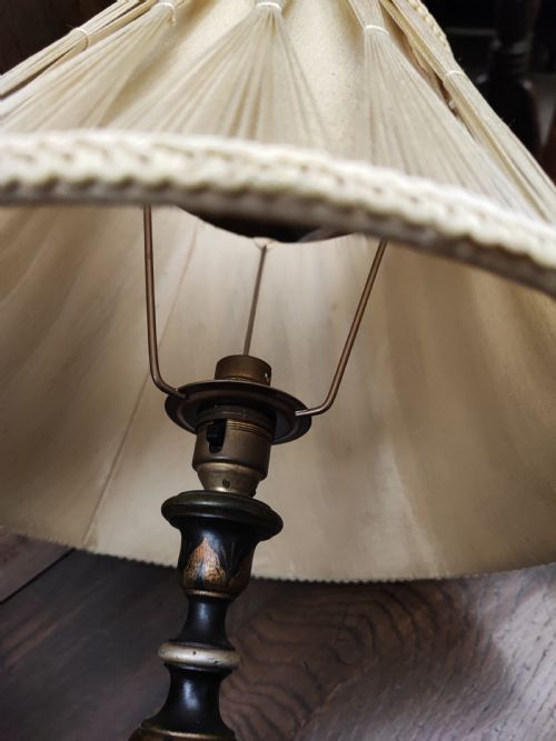 PAIR OF ANTIQUE CHINOISERIE LACQUERED TABLE LAMPS - ADDITIONAL PHOTO 4
